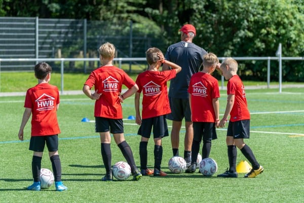 HWB-Fußballcamp: Eintracht Frankfurt Fußballschule zu Gast in Hofheim