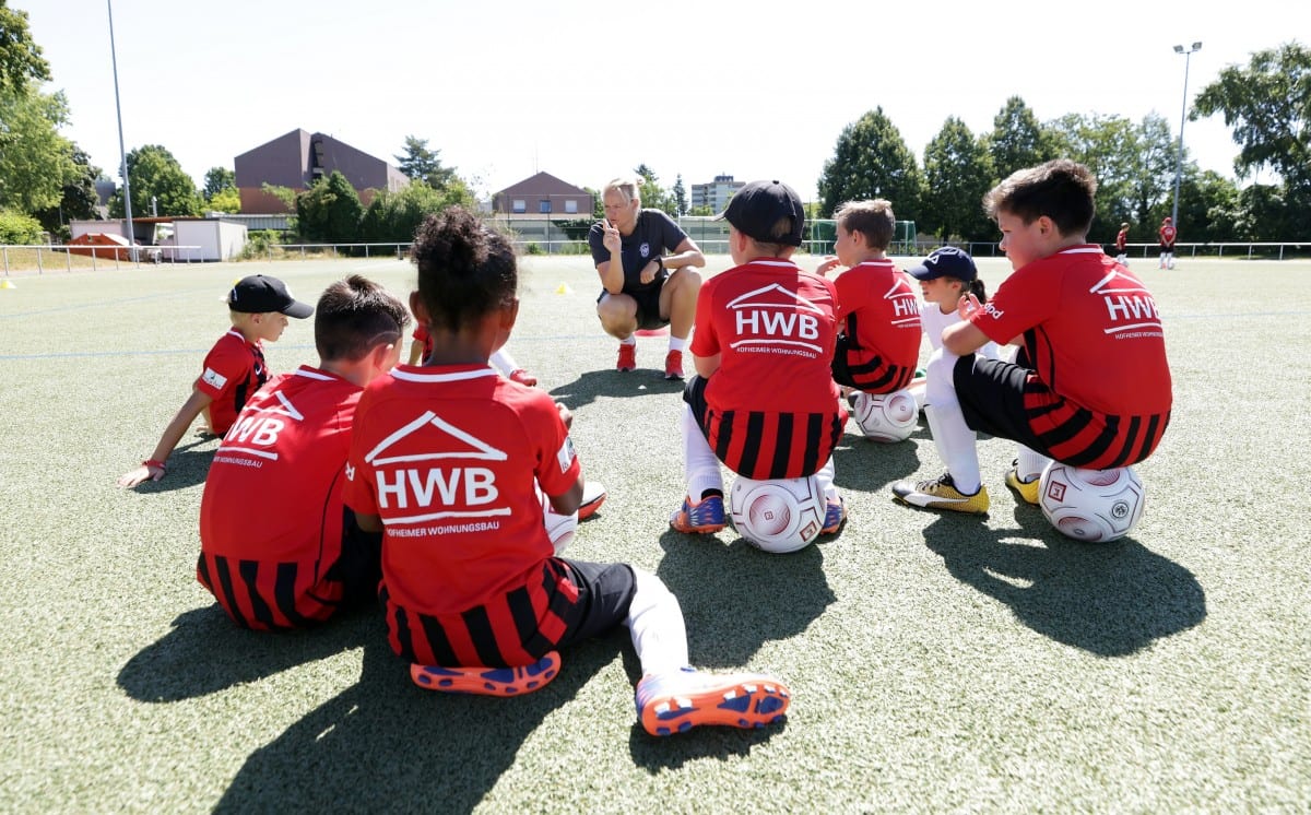 HWB-Fußballcamp: Eintracht Frankfurt Fußballschule  erneut zu Gast in Hofheim