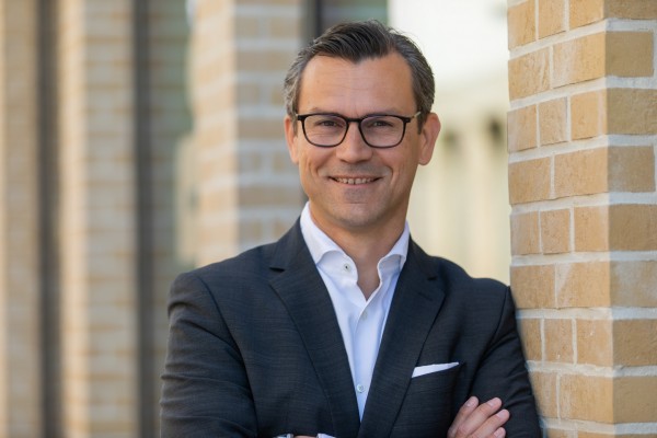 Zeichen von Kontinuität und Vertrauen: Vorzeitige Vertragsverlängerung für HWB-Geschäftsführung