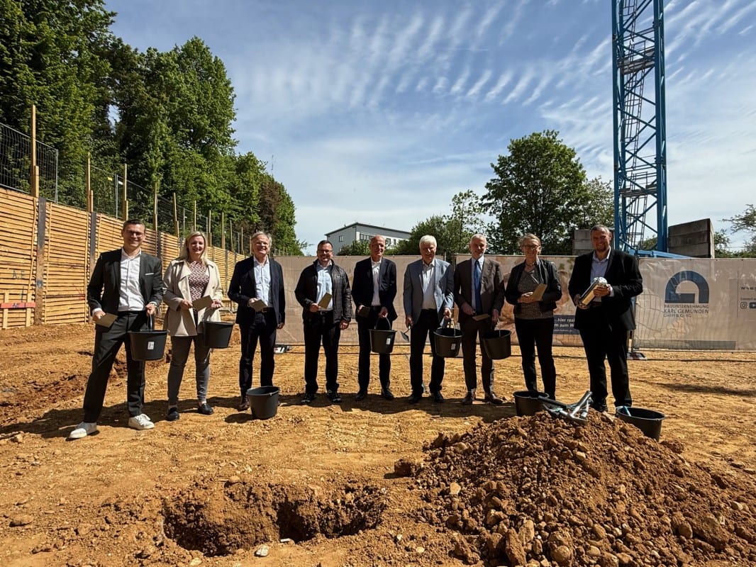 Grundsteinlegung für größtes Projekt in 40 Jahren: HWB schafft 64 Wohnungen im QuartierHochVier